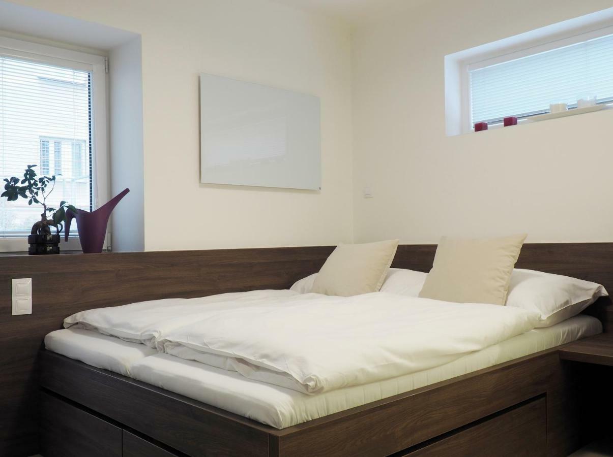 Ap10 - Apartments 4U Brezinova "Overnight Simply" Hradec Králové Exterior foto