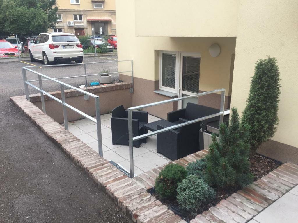Ap10 - Apartments 4U Brezinova "Overnight Simply" Hradec Králové Exterior foto