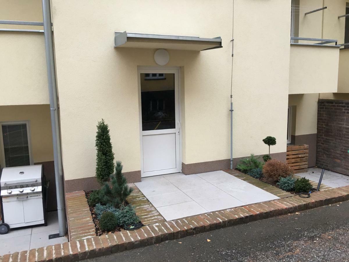Ap10 - Apartments 4U Brezinova "Overnight Simply" Hradec Králové Exterior foto