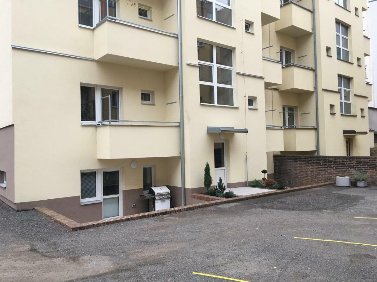 Ap10 - Apartments 4U Brezinova "Overnight Simply" Hradec Králové Exterior foto